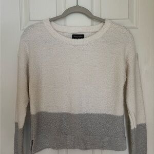 Abercrombie & Fitch White and Gray Crew Neck Sweater XS